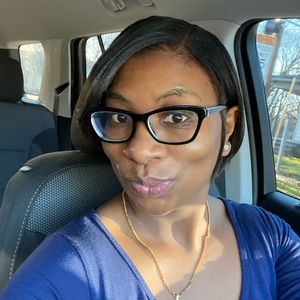 Meet your Posher, Akeia